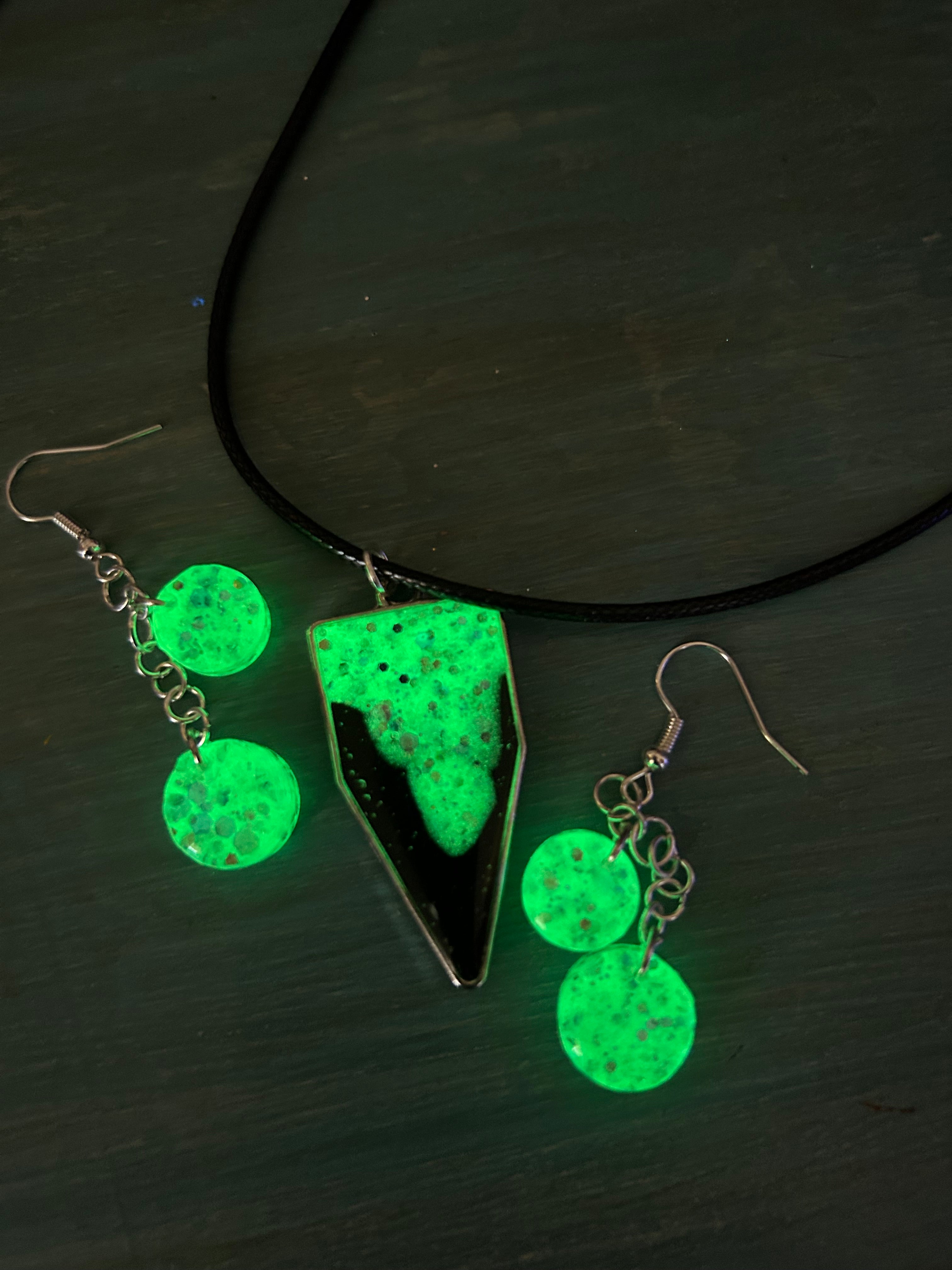GLOW in the dark- magic brewing set
