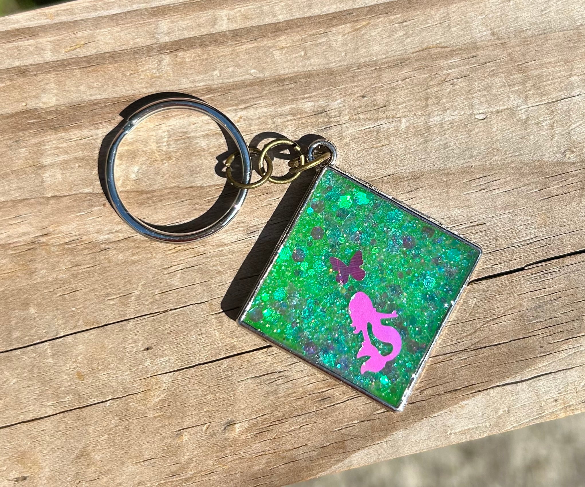 Glow in the dark-Enchanted Mermaid Glow Keychain