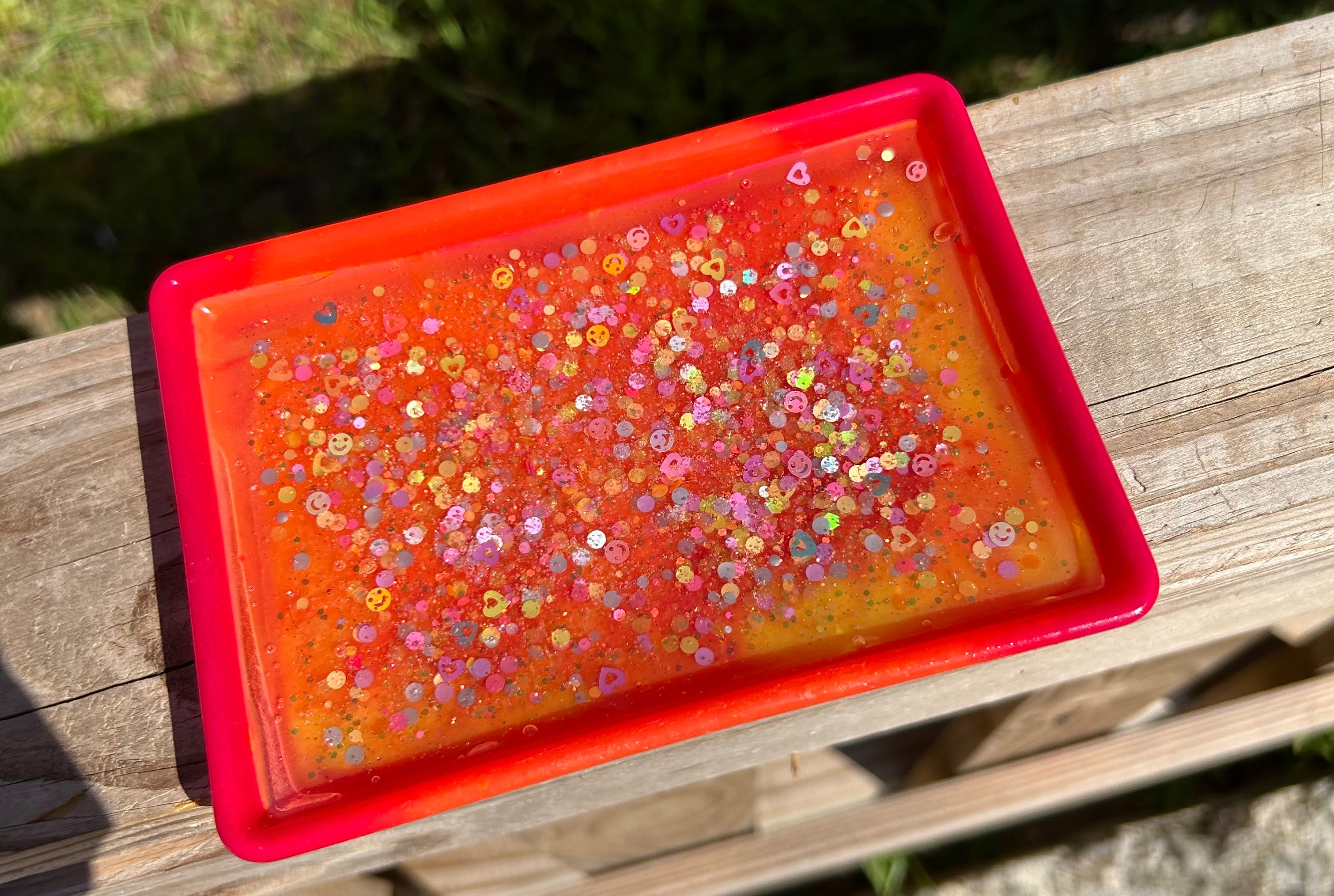 Glow in the dark- It’s groovy Sunshine Spark Tray