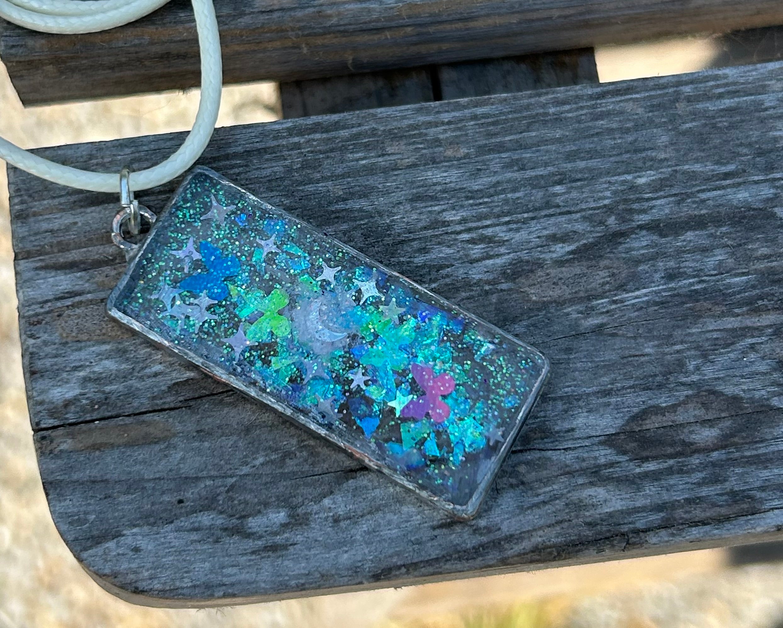 Cosmic clouds set