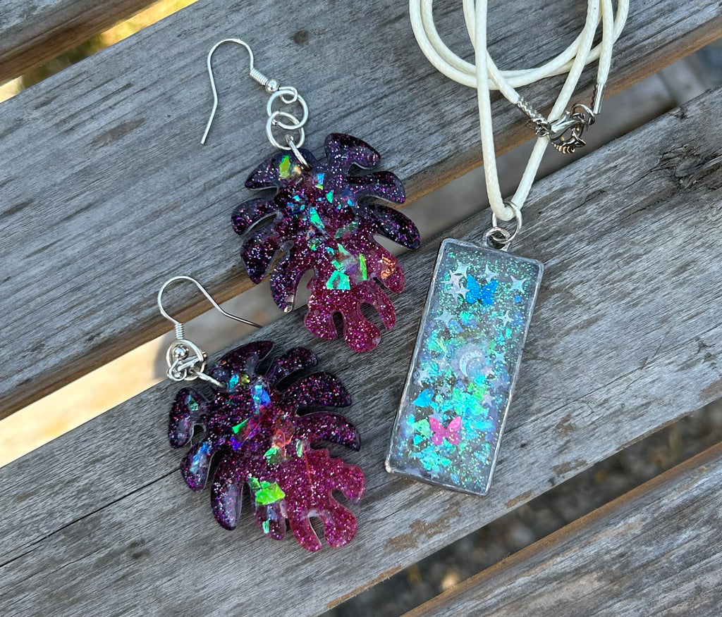 Cosmic clouds set