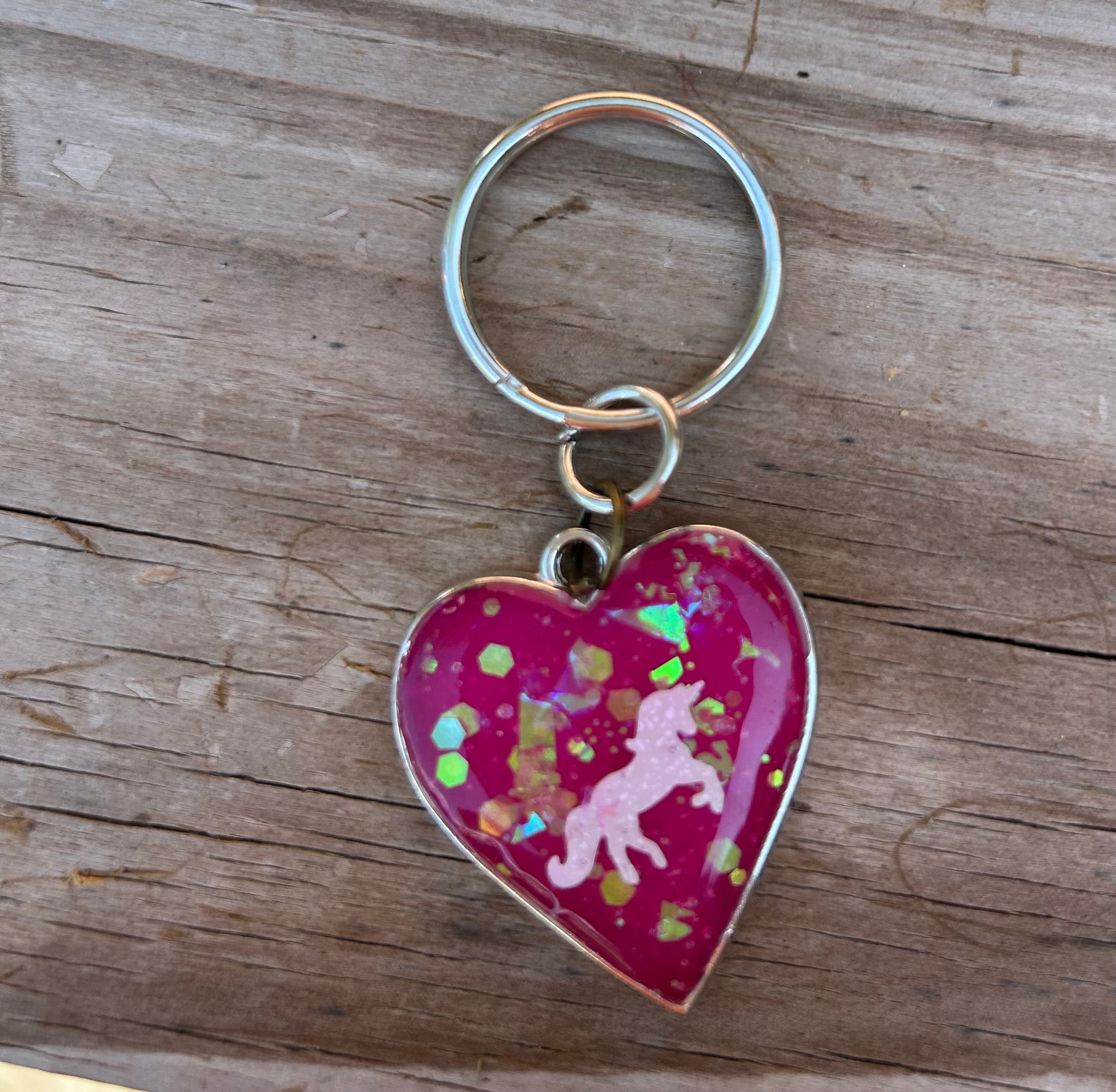Glow in the dark-Unicorn Heart Glow Keychain
